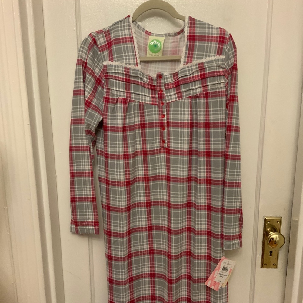 NWT White orchid long night gown Size S.